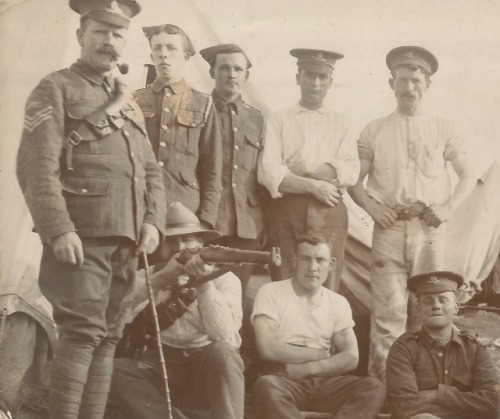 poor-bloody-infantry:Royal Field Artillery practicing with a short magazine lee-enfield. Note the ch