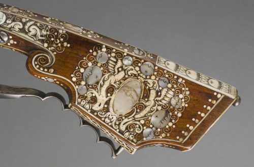 historia-polski:Wheellock Rifle, c. 1630, Cieszyn, Województwo śląskie, Poland.Carved walnut inlaid 