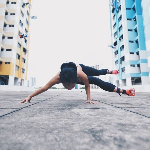 sassyyogi: Pretty excited for the weekend - can’t wait to see you guys at #OmForAGoldenHome! #nikewo