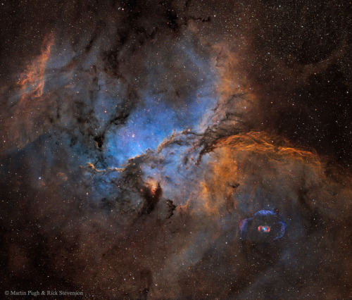 into-theuniverse:  NGC 6188 & NGC 6164 (lower right)