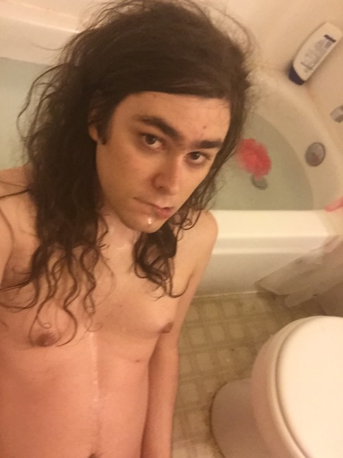 Drooly girl She/her