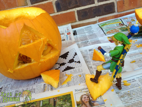 zethofhyrule:  Carving The Lumpy Pumpkin! Happy Halloween Hylians! Here’s Link carving and gutting the biggest Lumpy Pumpkin In Hyrule, but bombing the guts out wasn’t the smartest idea. For more pics from this photo shoot check out my Zeth of Hyrule