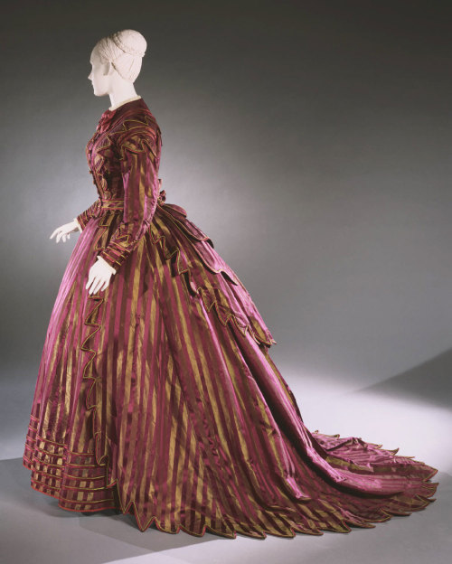 fashionsfromhistory:Day Dressc.1870United StatesPhiladelphia Museum of Art