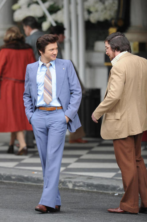 calirenni:  On set in NYC, May 18, 2013  NEEDS TIGHTER PANTS!!!