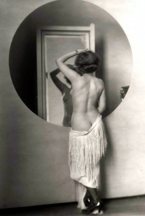 vanias-vintage-monstrosity: Tallulah Bankhead Buzz over to Les Beehive