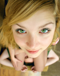 cutenudebikini:  Looking up with her beautiful green eyes while she sits on a guy’s face