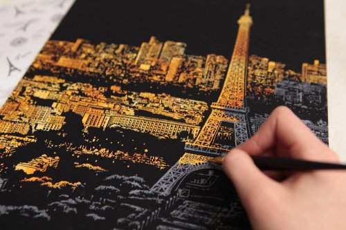 beinx:  Lago Design is behind a new type of colouring. Called Scratch Night View these creations are as a kit in which there are the very precise illustration of a famous city and a wooden pencil of gold color. The goal is to color the elements that