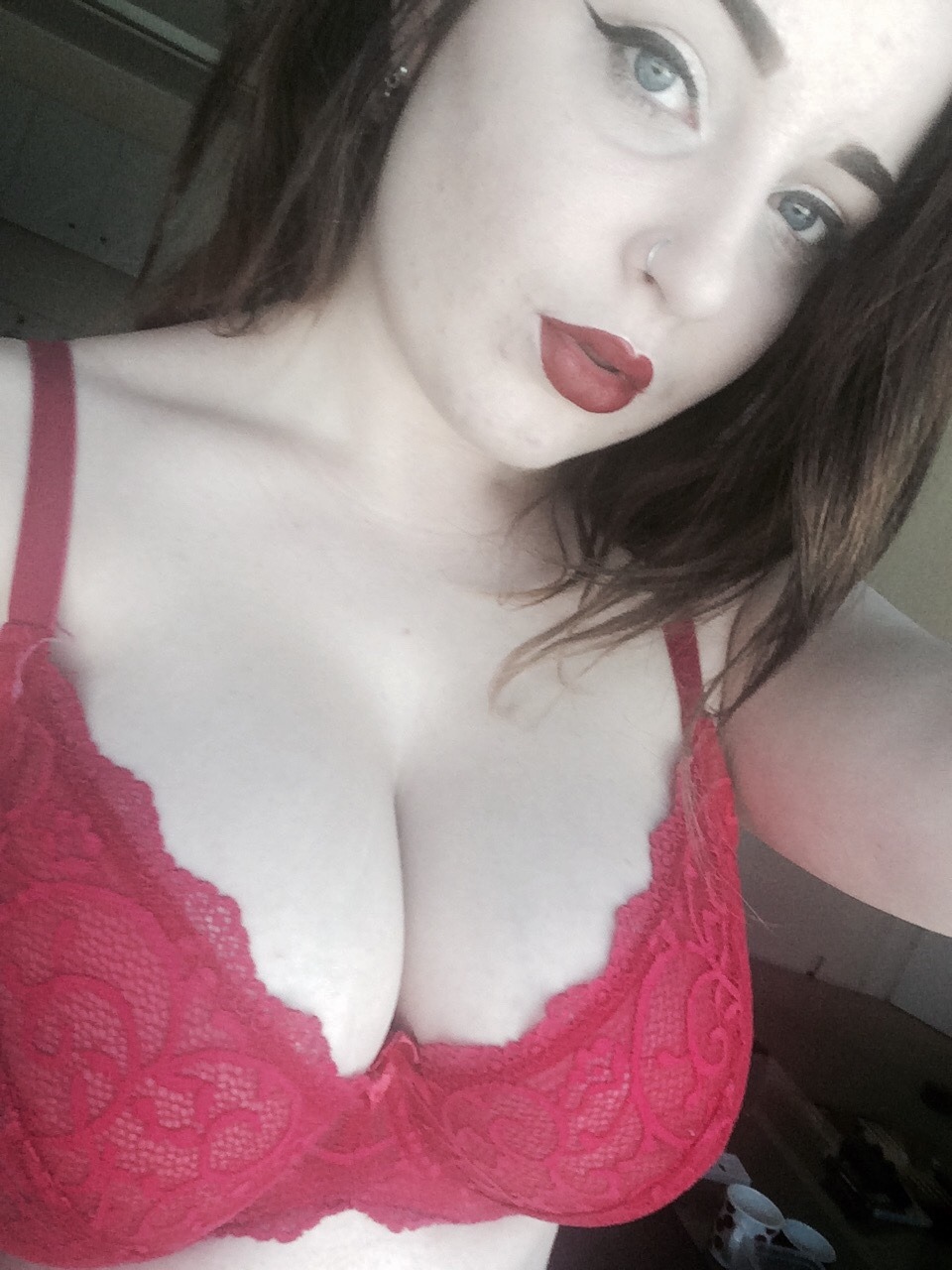 clarakitten:  Don’t wanna leave for uni 😩