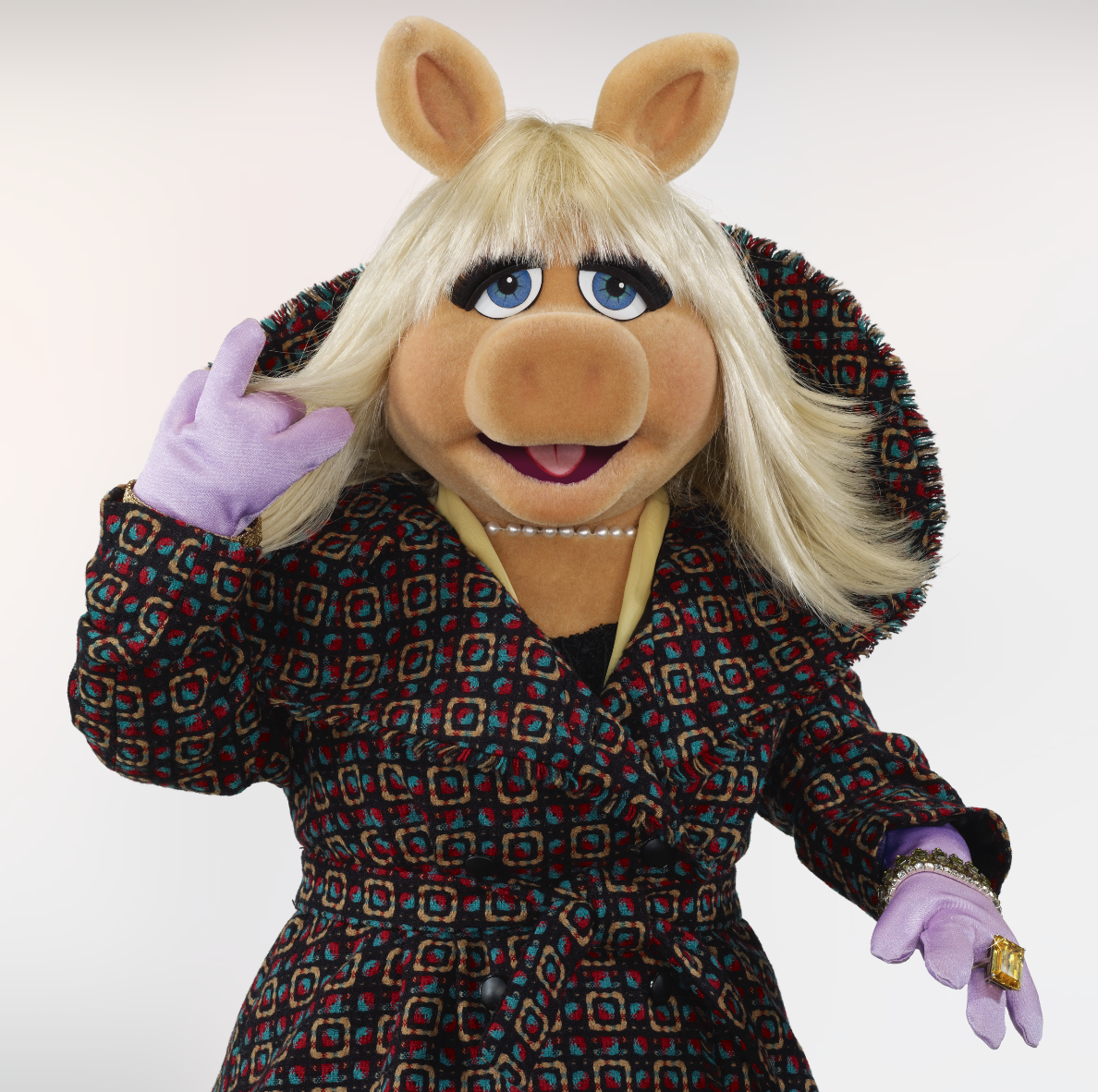 Time to bring out your fall fashion! Just try not to outdo Miss Piggy.