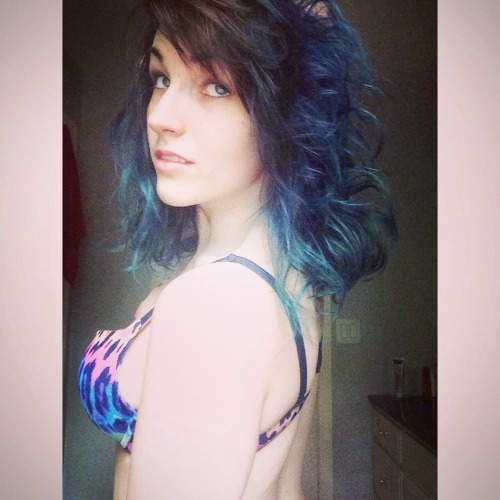 Porn photo wolfinforher:  sexpixxxie:  Blue hair now!