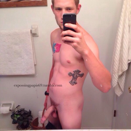 expossingpapis69:  www.expossingpapis69.tumblr.com  This Country Boy looking good😈😈
