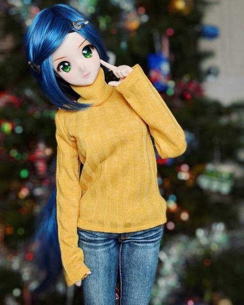 I had been hoping that this SD boy sweater from TREE Design would fit Rinko… And it honestly 