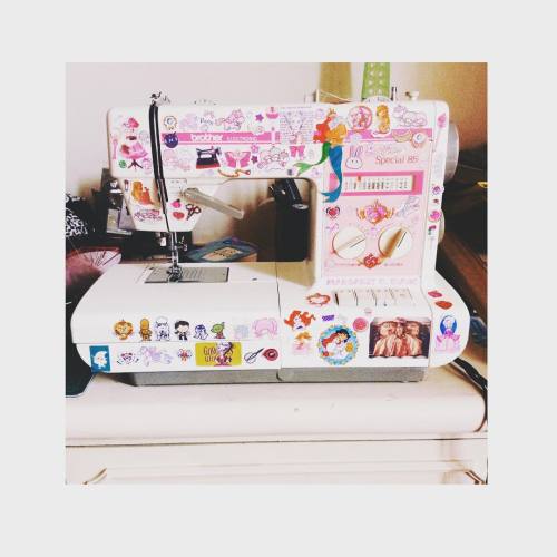 Oopsy&hellip;.. Childish. #sewingmachine #stickers #brother #foreveryoung