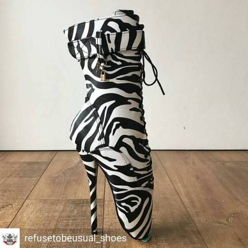 Credit to @refusetobeusual_shoes : 18cm BALLET Zebra Print Textured Calf Hi Fetish Boot Charm Burles