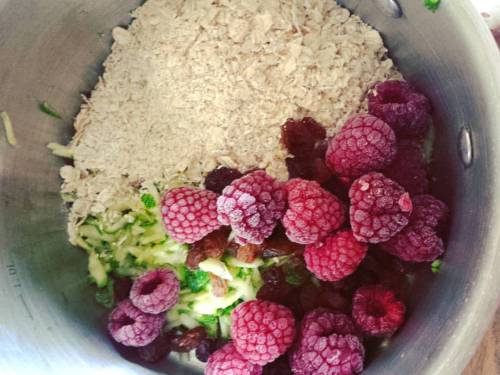 Every damn day #zoats making supplies: gf oats, shredded courgette, frozen raspberries, cinnamon #pe