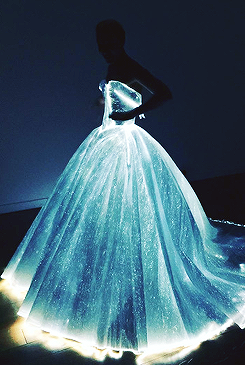 barkingsparrows:  Zac Posen transformed Claire Danes into a real life magical Cinderella for the MET Gala and brought the world to tears 