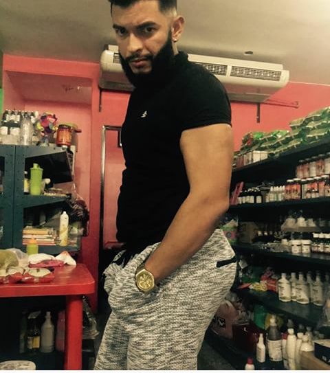 que-culo-miguel:I Want this Bodega owner  so bad 😋