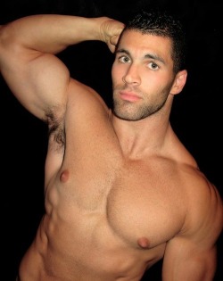 thorspage:  NICE BICEPS & A GREAT CHEST….WOOF