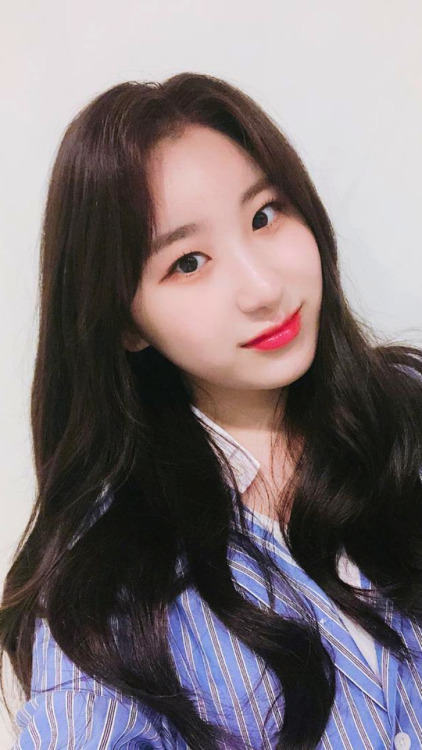 IZ*ONE Chaeyeon Lockscreens (Request)