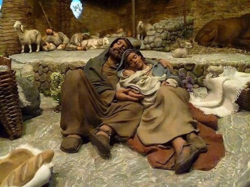 daughter-of-divine-mercy:Cutest photo ever of the Holy Family