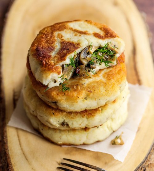 craving-nomz:mushroom stuffed potato cakes