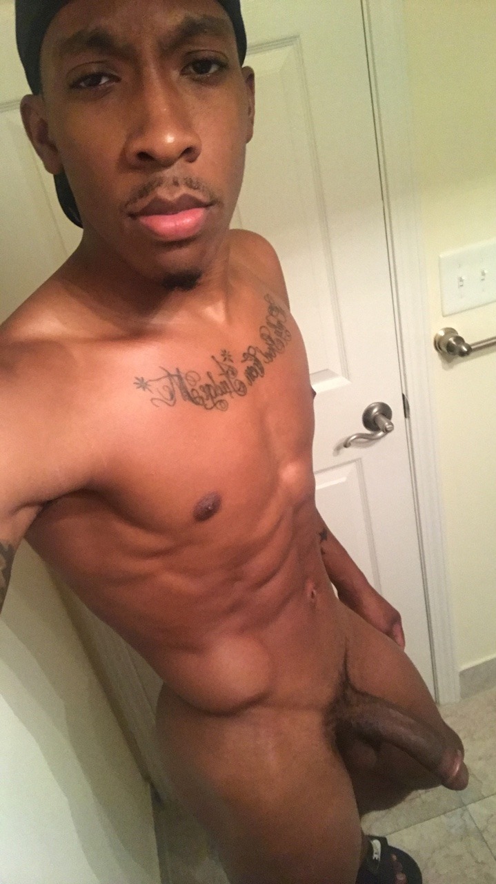 gdr1:  debonairgotjuicestill:  IG📸: legallydebonair  SC👻: flickofdasnap_d OnlyFans👥: