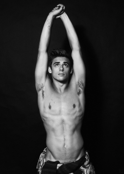 amazingmalenudity:  Chris Mears 