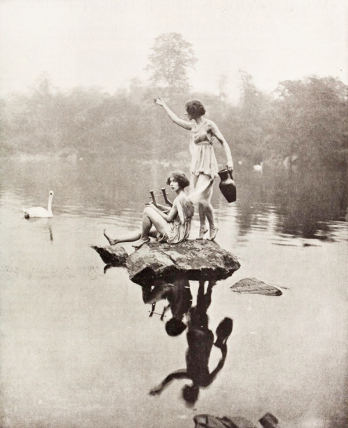 mudwerks: living embellishment of the garden 1919 (by Captain Geoffrey Spaulding)