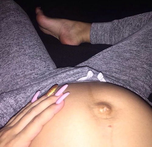 blazinsess: My best friend is pregnant with sexy feet and toes