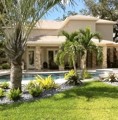 Pool - Contemporary PoolExample Of A Large Trendy Backyard Custom-shaped Lap Hot Tub Design