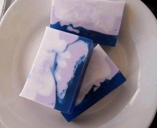 Reina de la Noche Almond Oil Soap // TheLittleSoapStore