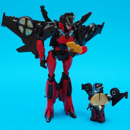 myscatteredtoys:Baby Windblade finally reunited with Mommy Windblade &lt;3