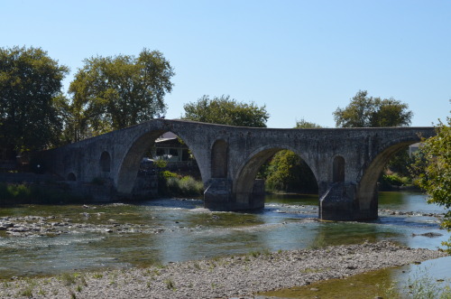 greek-museums:The bridge of Arta:The bridge of Arta, right over the river Arachthos has a long histo