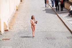 nipactivity:  MonaLee Nude In Public…more here