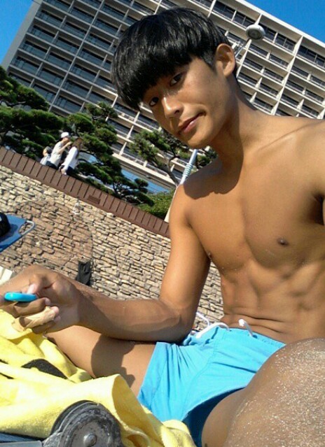 maliboojim:Adorable asian twink. Love his body. Maliboojim.Tumblr.com
