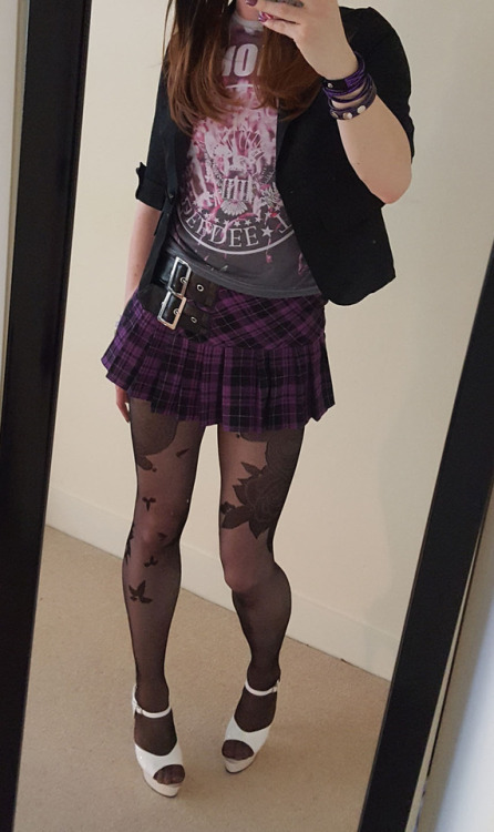 arthuraugust: mymmmmasquerade: mainlyusedforwalking: I love these tights so much <3 Ready to rol