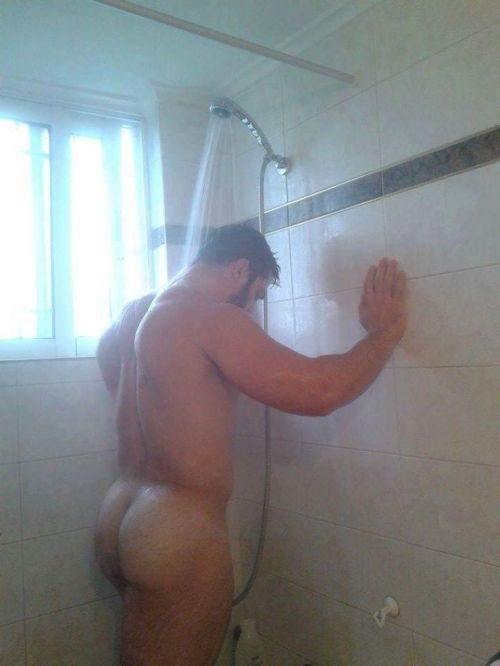 hungjohn42:  roughnhairy:  Shower and Bath time! 🚿🛁   Extremely hot hairy men 