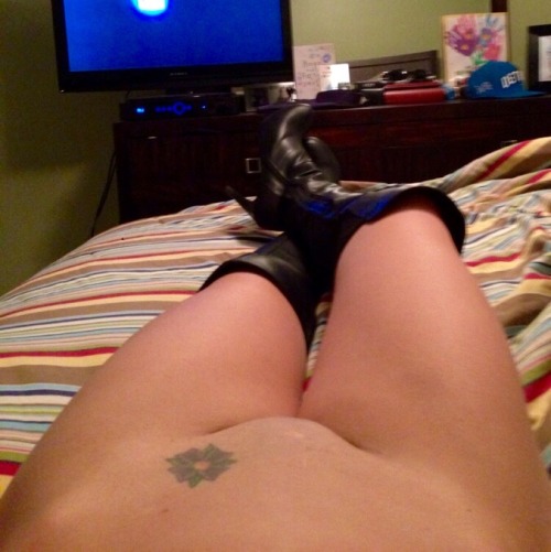 hotwife4hubby:  innocentbutnot:  Sent this to my hubby one day while he was at work  ☼