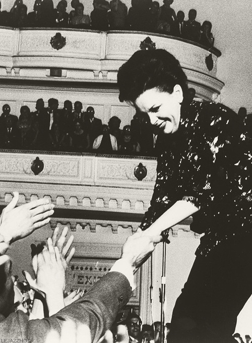 lejazzhot:“The religious ritual of greeting, watching and listening to Judy Garland took place last 