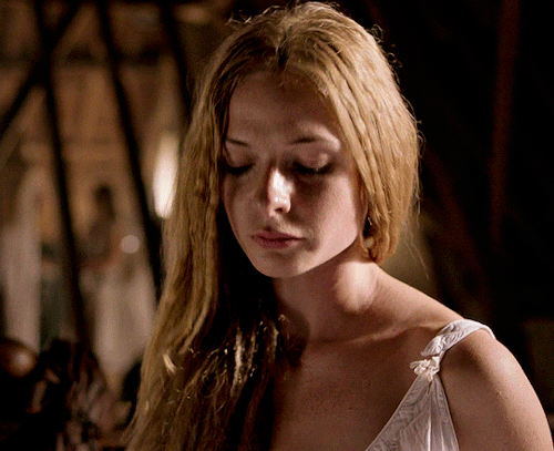Rebecca Ferguson In "In Love With The King"THE WHITE QUEEN (2013)