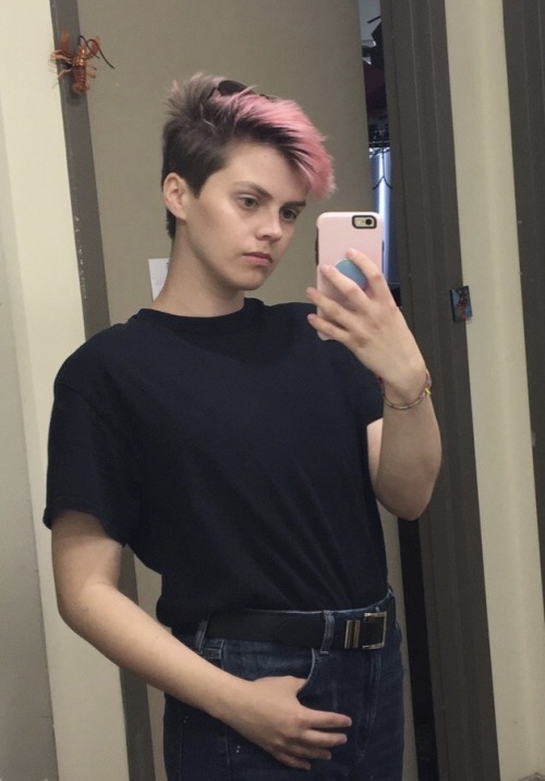 harveychan: happy trans day of visibility!! gender? i dont know her