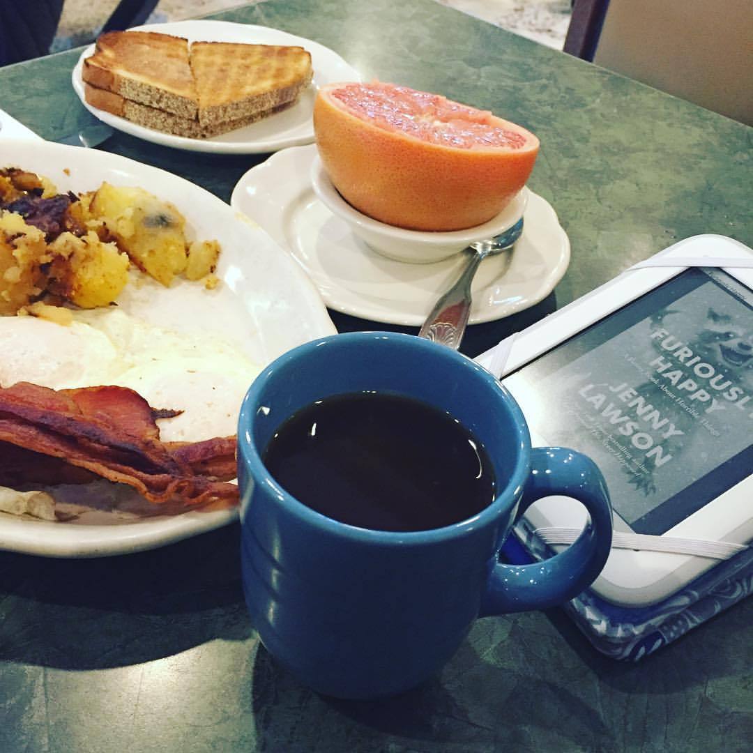 A #latergram from a Sunday morning breakfast.
.
#reading #restaurant #bookphotography #ebooks #ereader #readingandeating #readinginrestaurants #books #booklr #bookworm #booklover