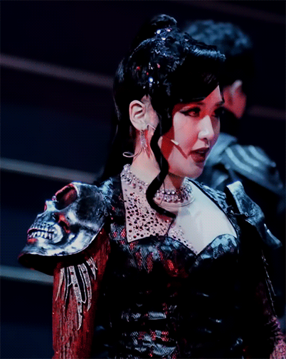 noscorpsaladerive:je suis le mal que j’ai subichoi su-jin as morgane in french musical king arthur