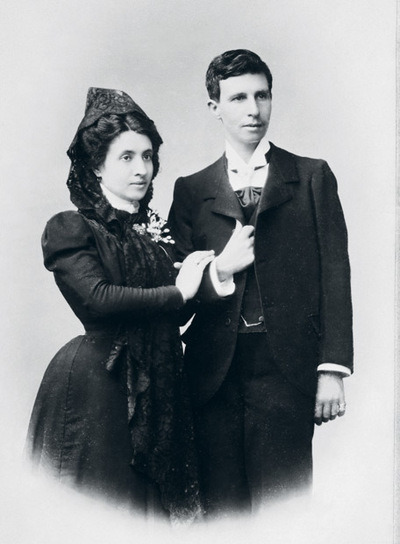 Marcela and Elisa, married in 1901