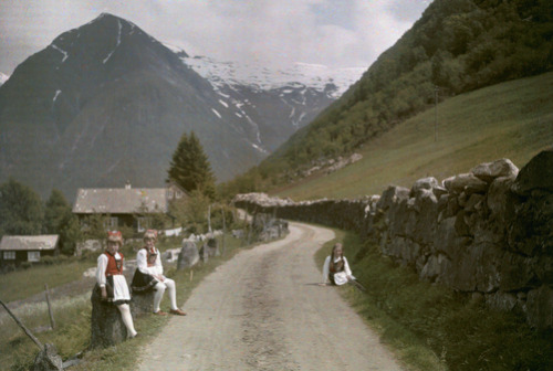 hyperb0rean:  Rural Norway (ca. 1920).  Gustav adult photos