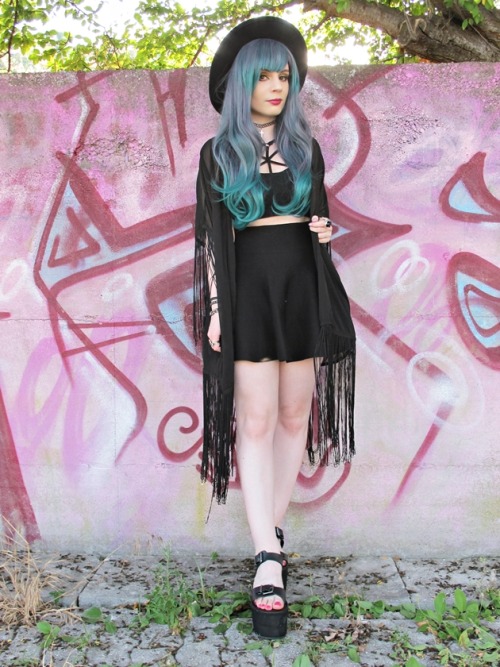 vanillasyndrome: summer witch 8) you can get the kimono here and the gorgeous strap top here!