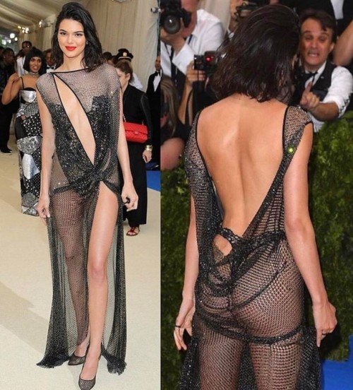 #kendalljenner #metgala #metgala2017 #metropolitanmuseumofart