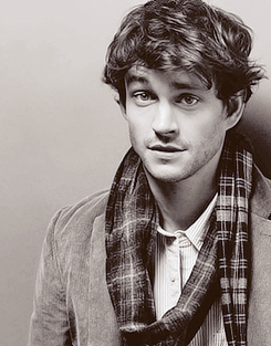 perfectlymale:  Hugh Dancy 