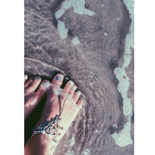freepeople: Sun, sand, and toesShop this anklet! 