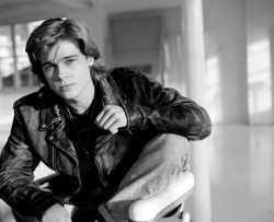 90sclubkid:  Brad Pitt, 1988